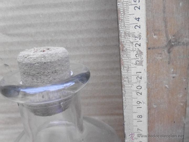 Botellas antiguas: BOTELLA USADA PARA RECOGER EL VINO DE LA BARRICA Y PODER SERVIRLO - Foto 3