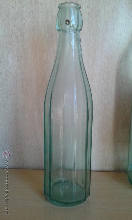 Botellas antiguas: BOTELLA BONITA EN RELIEVE - Foto 2