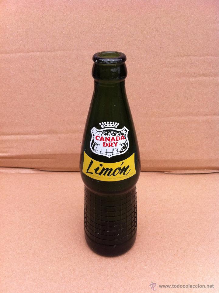 Botellas antiguas: BOTELLA PEQUE&Ntilde;A CANADA DRY LIM&Oacute;N. - Foto 1