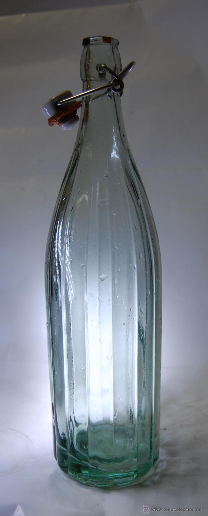 Botellas antiguas: BOTELLA DE GASEOSA RELIEVE // 1L - Foto 1