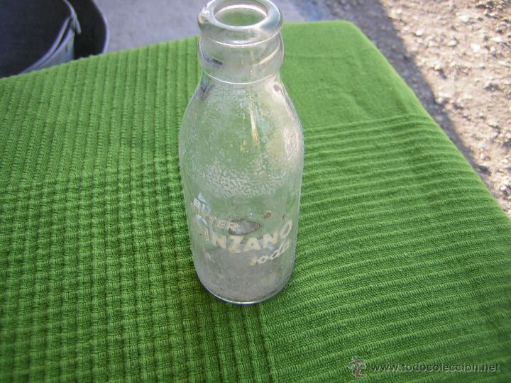 Botellas antiguas: BOTELLA DE CRISTAL CINZANO SEDIGRAFIADA - Foto 1