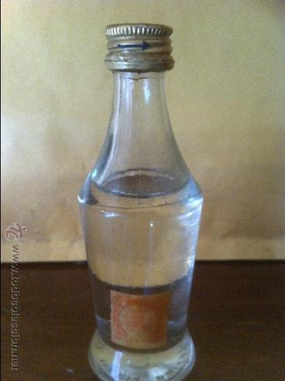 Botellas antiguas: BOTELLIN MARI BRIZARD - Foto 1