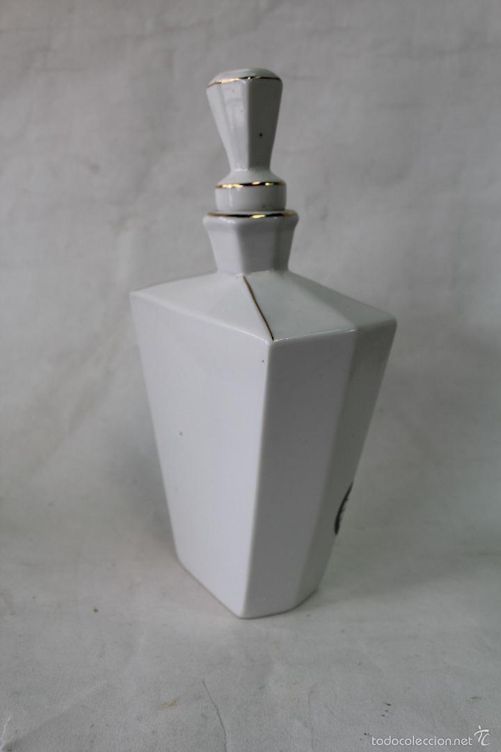 Botellas antiguas: botella co&ntilde;ac en porcelana - Foto 4