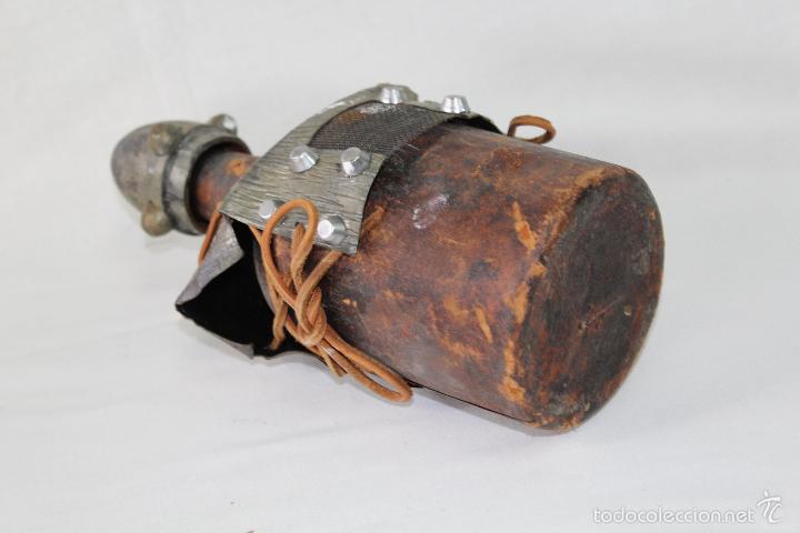 Botellas antiguas: botella armadura - Foto 4