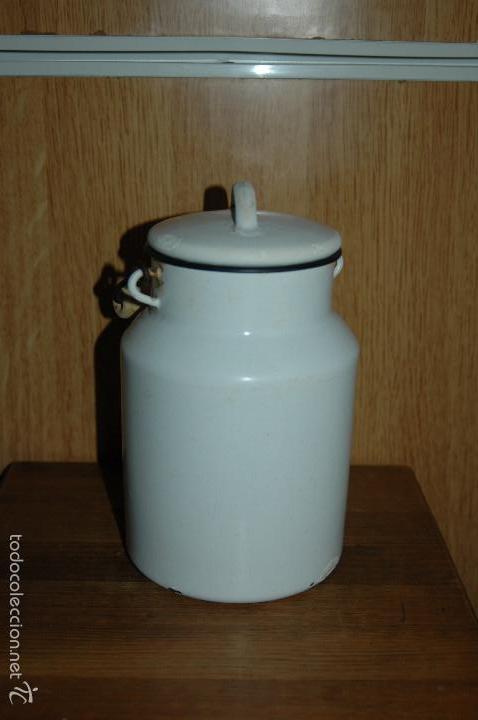 Botellas antiguas: LECHERA ESMALTE 20 CTM DE ALTO - Foto 1
