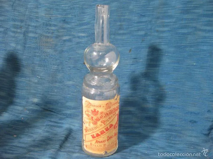 BOTELLA DE JARABE DE ZARZA DE LA FABRICA DE LICORES APARICI SANZ Y ORTIZ. AYELO MALFERIT. VALENCIA