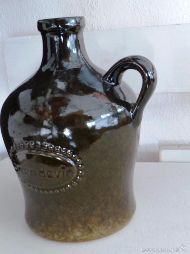 Botellas antiguas: BOTELLA BRANDEVIR VIDRIADA TIPO GARRAFA CON ASA - Foto 2
