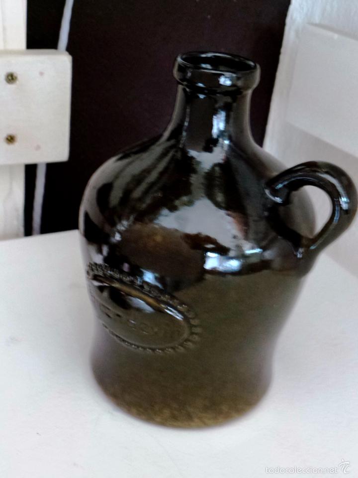 Botellas antiguas: BOTELLA BRANDEVIR VIDRIADA TIPO GARRAFA CON ASA - Foto 4