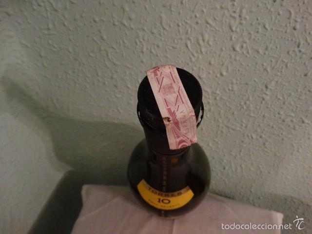 Botellas antiguas: Botell&oacute;n vac&iacute;o TORRES 10 Gran Reserva - Foto 4
