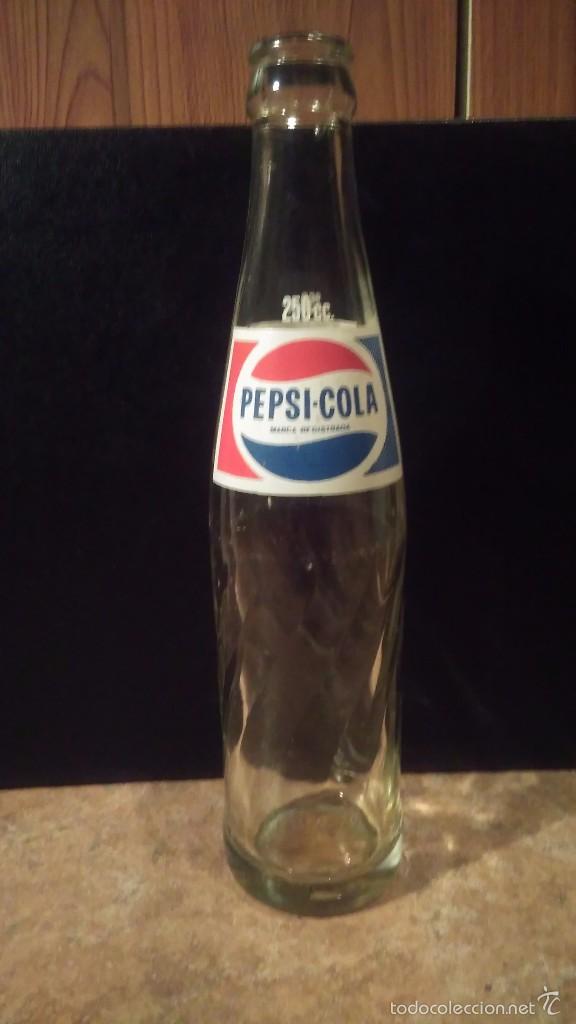 Botellas antiguas: Botella de pepsi-cola a&ntilde;os 70 250cc - Foto 1