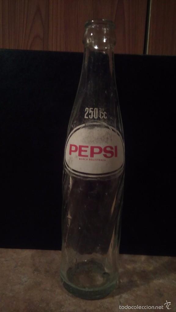 Botellas antiguas: Antigua botella de pepsi-cola modelo 2 - Foto 1