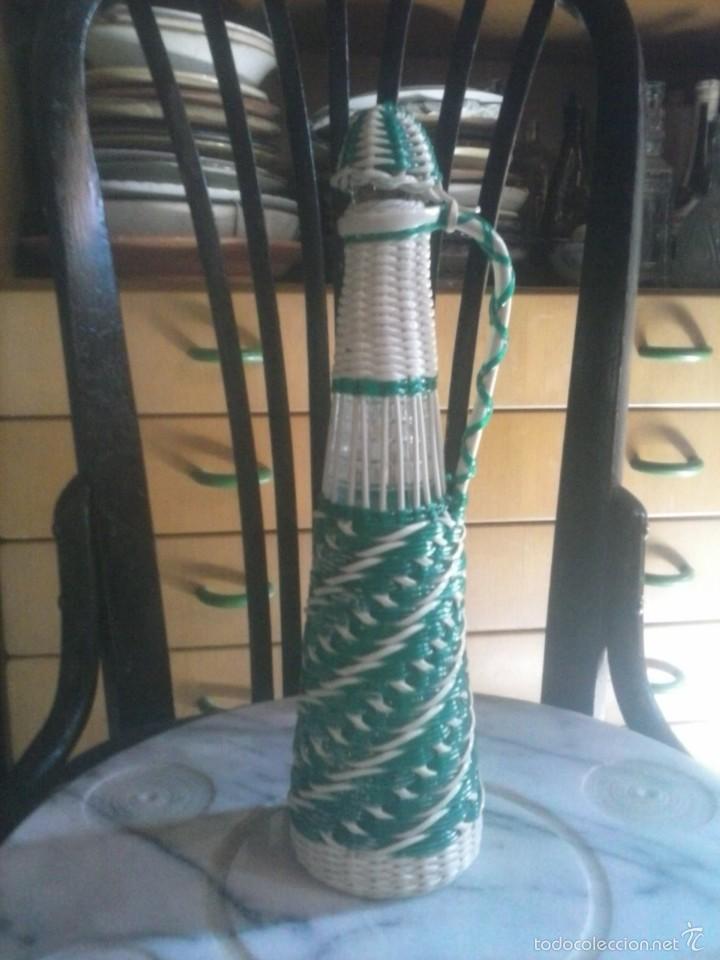 Botellas antiguas: BOTELLA 60&acute;s . - Foto 1