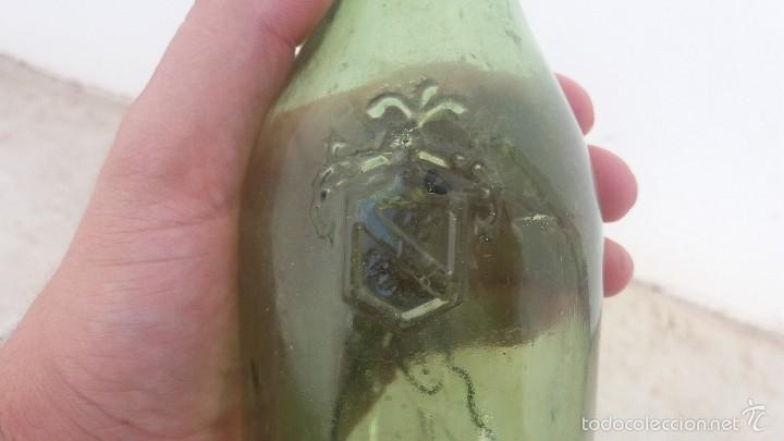 Botellas antiguas: Botella antigua de ponche caballero - Foto 2