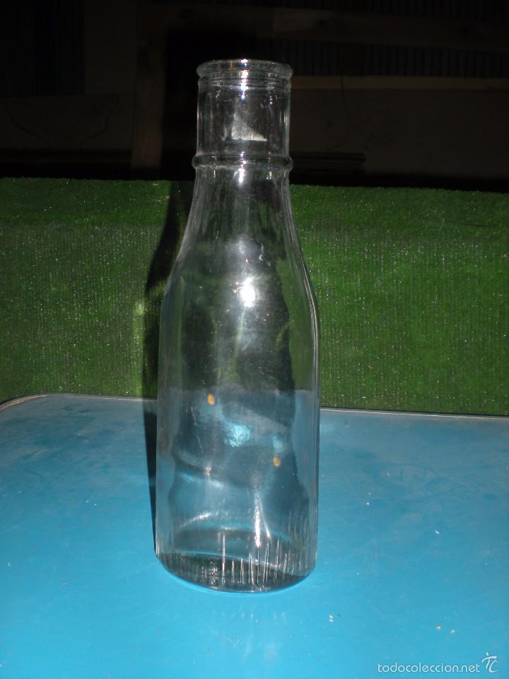 Botellas antiguas: Botella de vidrio con marcaje en el fondo LT - Foto 2