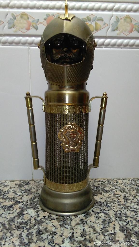 Botellas antiguas: ANTIGUO PROTECTOR DE BOTELLA  CON MUSICA CUANDO SE SACA LA BOTELLA - Foto 1