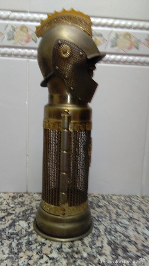 Botellas antiguas: ANTIGUO PROTECTOR DE BOTELLA  CON MUSICA CUANDO SE SACA LA BOTELLA - Foto 6