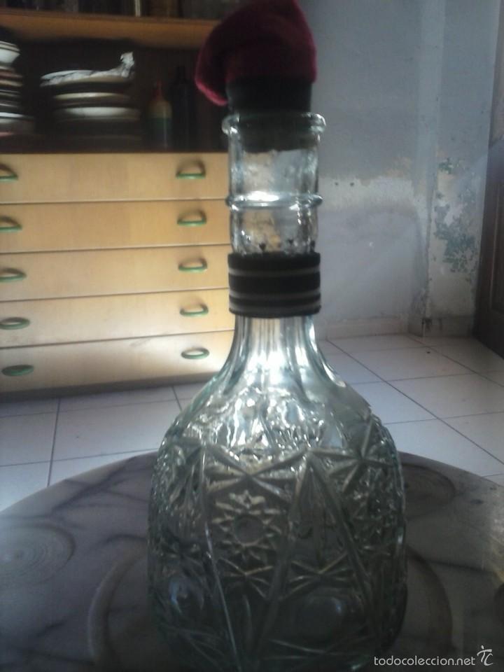 Botellas antiguas: BOTELLA CON GRABADO . - Foto 1