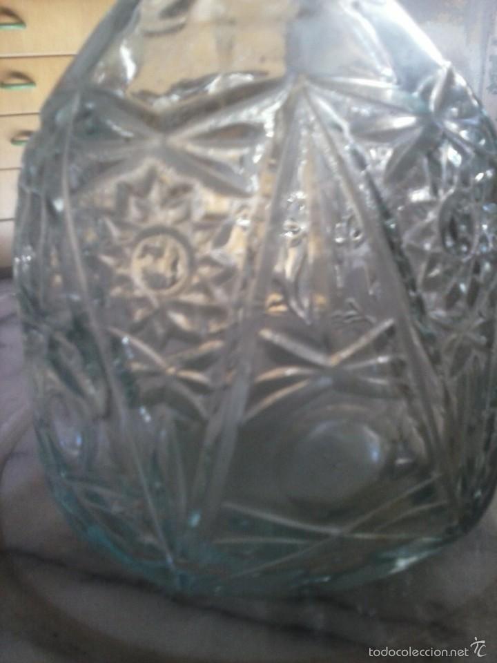 Botellas antiguas: BOTELLA CON GRABADO . - Foto 2