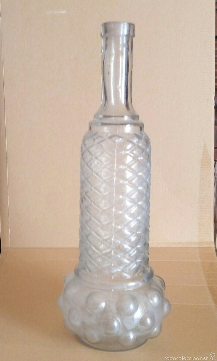 Botellas antiguas: Botella licor relieves - Foto 2