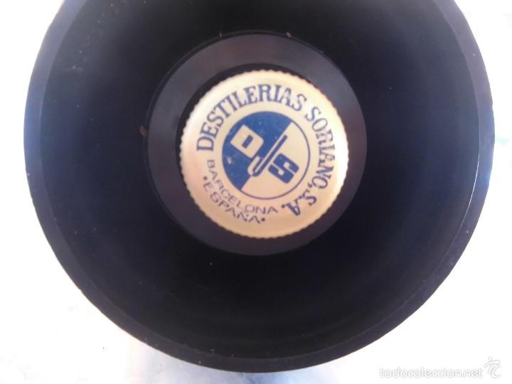 Botellas antiguas: botella cleopatra vacia - Foto 4