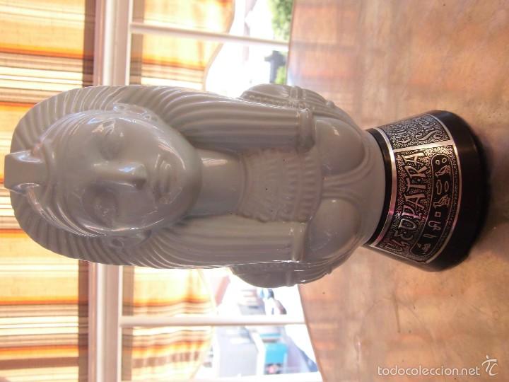 Botellas antiguas: botella cleopatra vacia - Foto 5