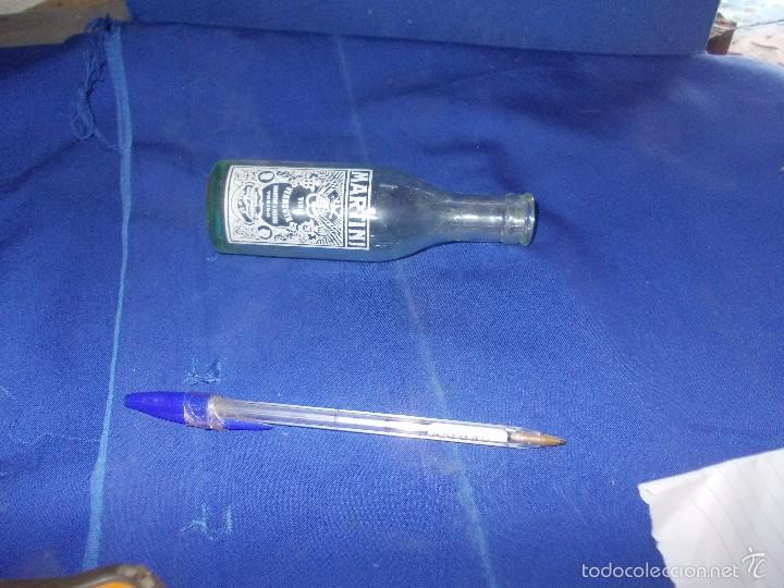 Botellas antiguas: botellin martini - Foto 2