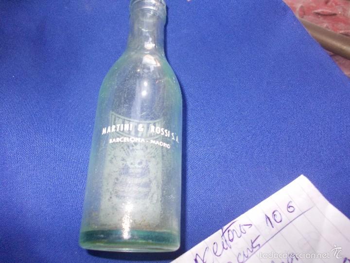 Botellas antiguas: botellin martini - Foto 3