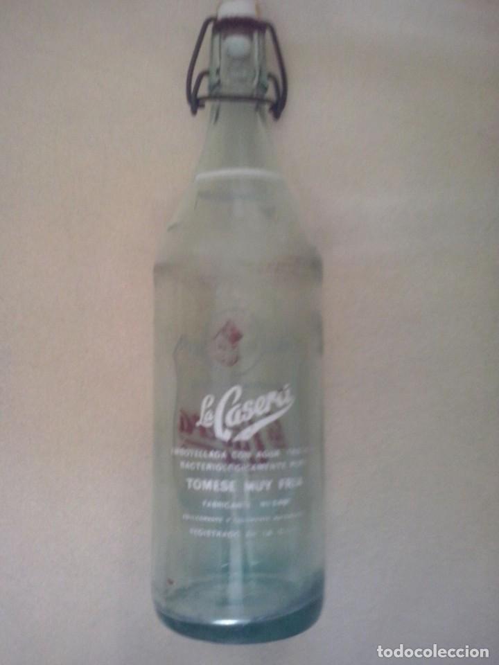 Botellas antiguas: BOTELLA ANTIGUA DE GASEOSA LA CASERA - Foto 3