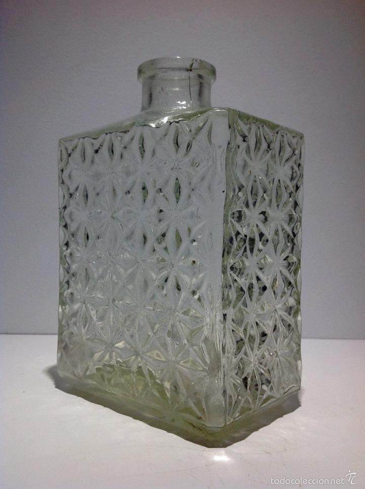 Botellas antiguas: ANTIGUA BOTELLA DE CRISTAL LABRADO - Foto 3