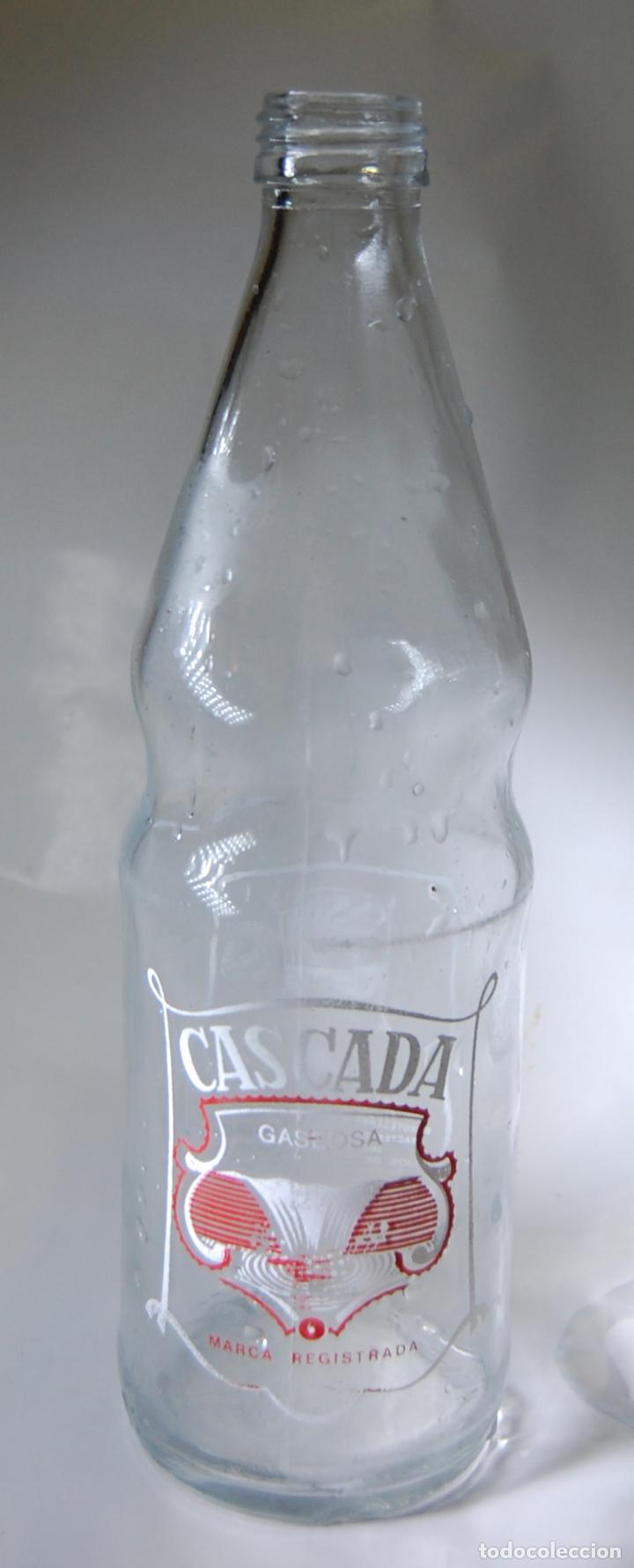 Botellas antiguas: BOTELLA DE GASEOSA CASCADA 1/2 L - Foto 1