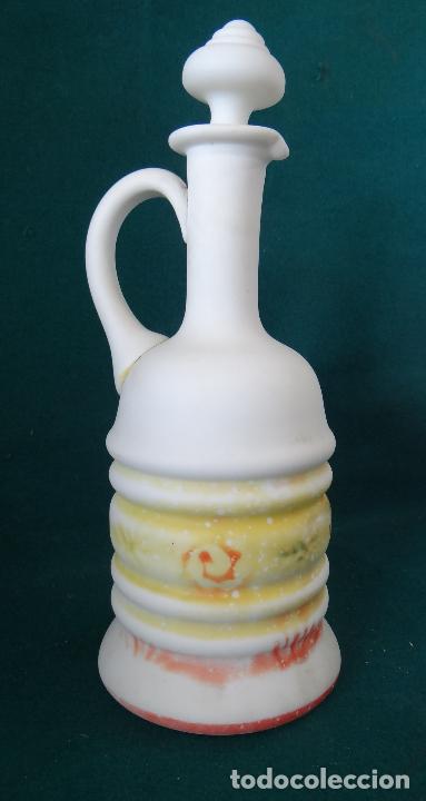 Botellas antiguas: BOTELLA DE LICOR. LICORERA. MODERNISTA. OPALINA. - Foto 1