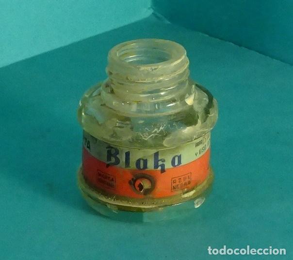 Botellas antiguas: BOTELLA VAC&Iacute;A TINTA BLAKA - Foto 1