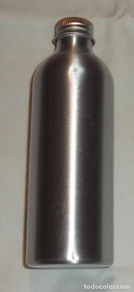 Botellas antiguas: botella redonda metal plateado - Foto 1