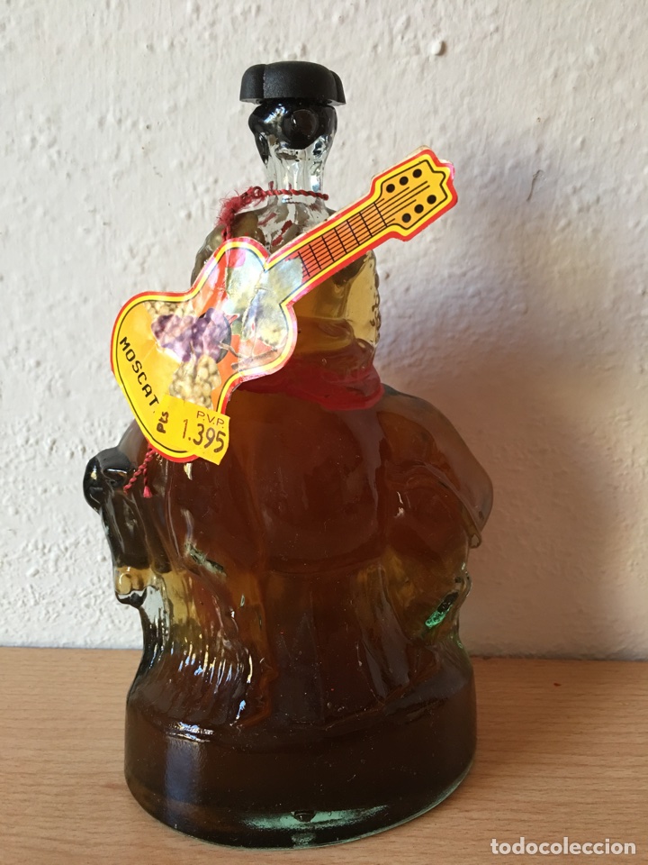 Botellas antiguas: BOTELLA DE MOSCATEL. RECUERDO DE ESPA&Ntilde;A - Foto 2
