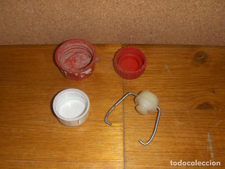 Botellas antiguas: 4 TAPONES DE PLASTICO. - Foto 2
