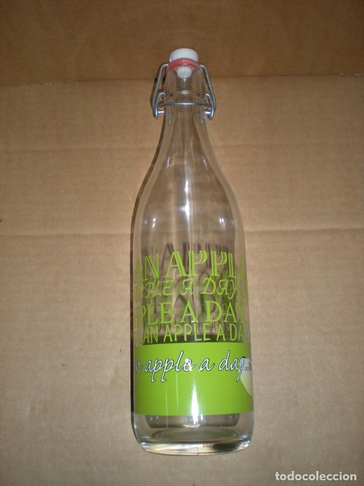 Botellas antiguas: botella decorada An Apple a Day - Foto 1