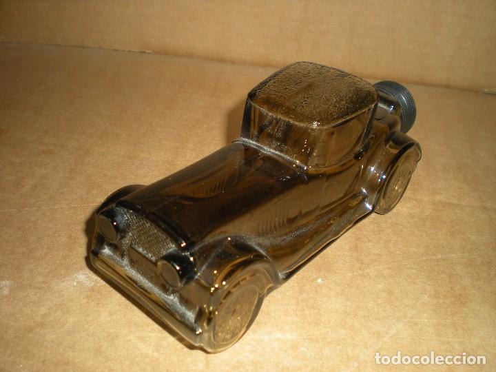 Botellas antiguas: botella de cristal con forma de coche antiguo - Foto 1