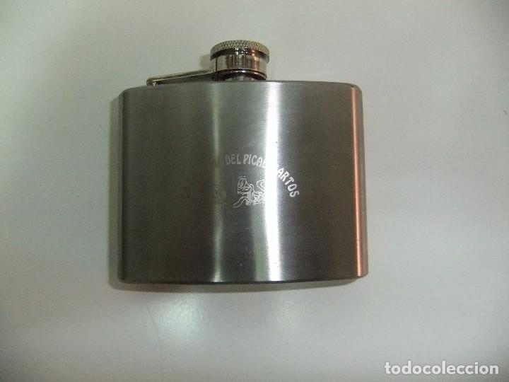 Botellas antiguas: petaca de bolsillo metalica - Foto 1