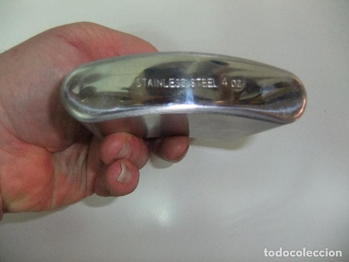 Botellas antiguas: petaca de bolsillo metalica - Foto 3
