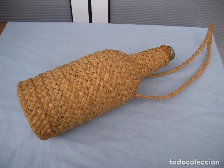 Botellas antiguas: BOTELLA REVEST&Iacute;DA DE ESPARTO. - Foto 1