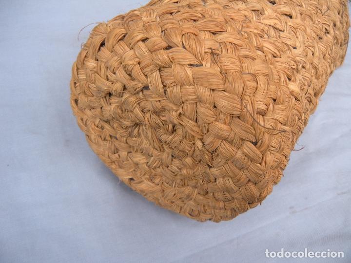 Botellas antiguas: BOTELLA REVEST&Iacute;DA DE ESPARTO. - Foto 2