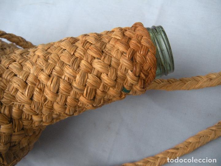 Botellas antiguas: BOTELLA REVEST&Iacute;DA DE ESPARTO. - Foto 3