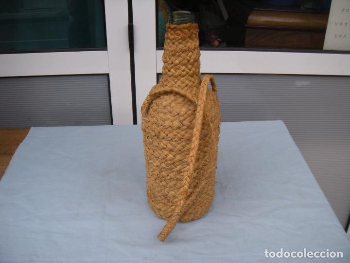 Botellas antiguas: BOTELLA REVEST&Iacute;DA DE ESPARTO. - Foto 4
