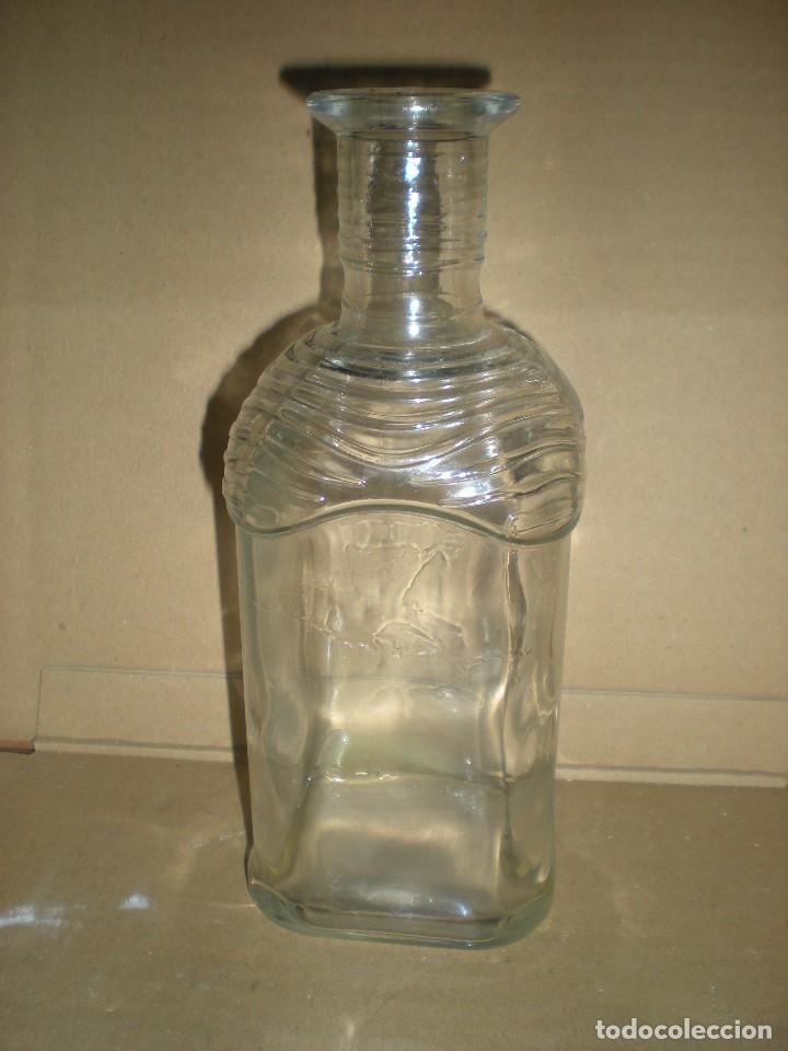 Botellas antiguas: botella de cristal  8.5x8.5x22cm - Foto 1