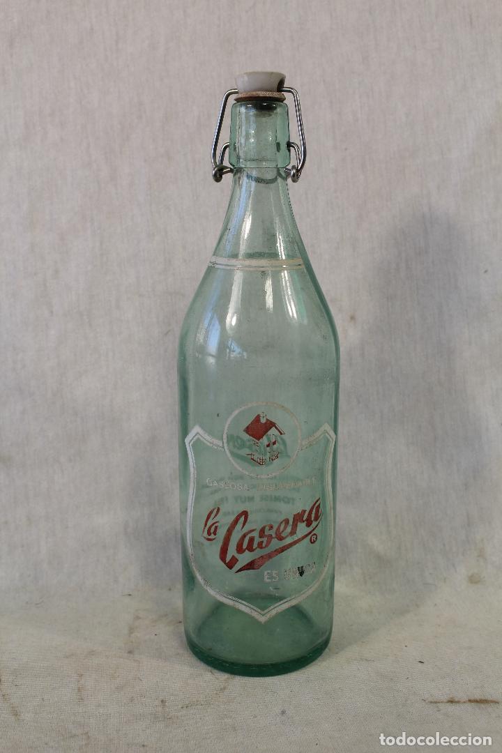 Botellas antiguas: BOTELLA DE GASEOSA LA CASERA. MURCIA - Foto 1