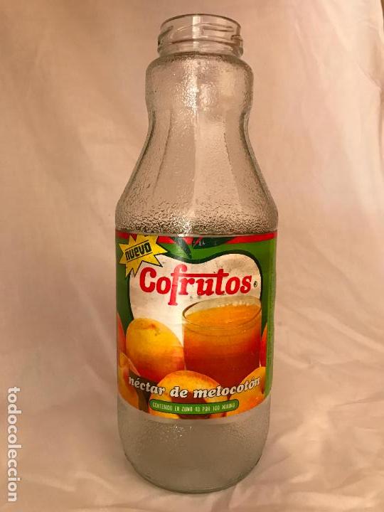 Botellas antiguas: ANTIGUO ENVASE BOTELLA DE NECTAR DE MELOCOTON DE COFRUTOS - Foto 1