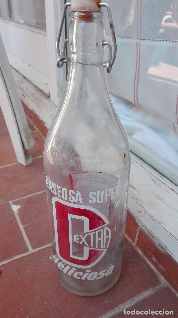 Botellas antiguas: BOTELLA DE GASEOSA SUPER D EXTRA - Foto 1