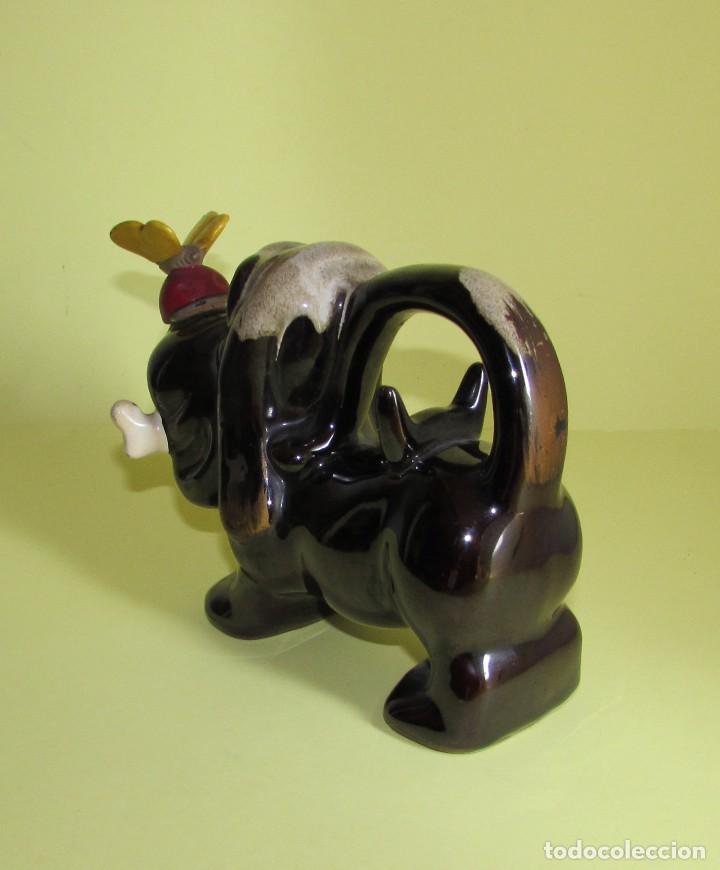 Botellas antiguas: BOTELLA CON FORMA DE PERRO - MUY BONITA - Foto 2