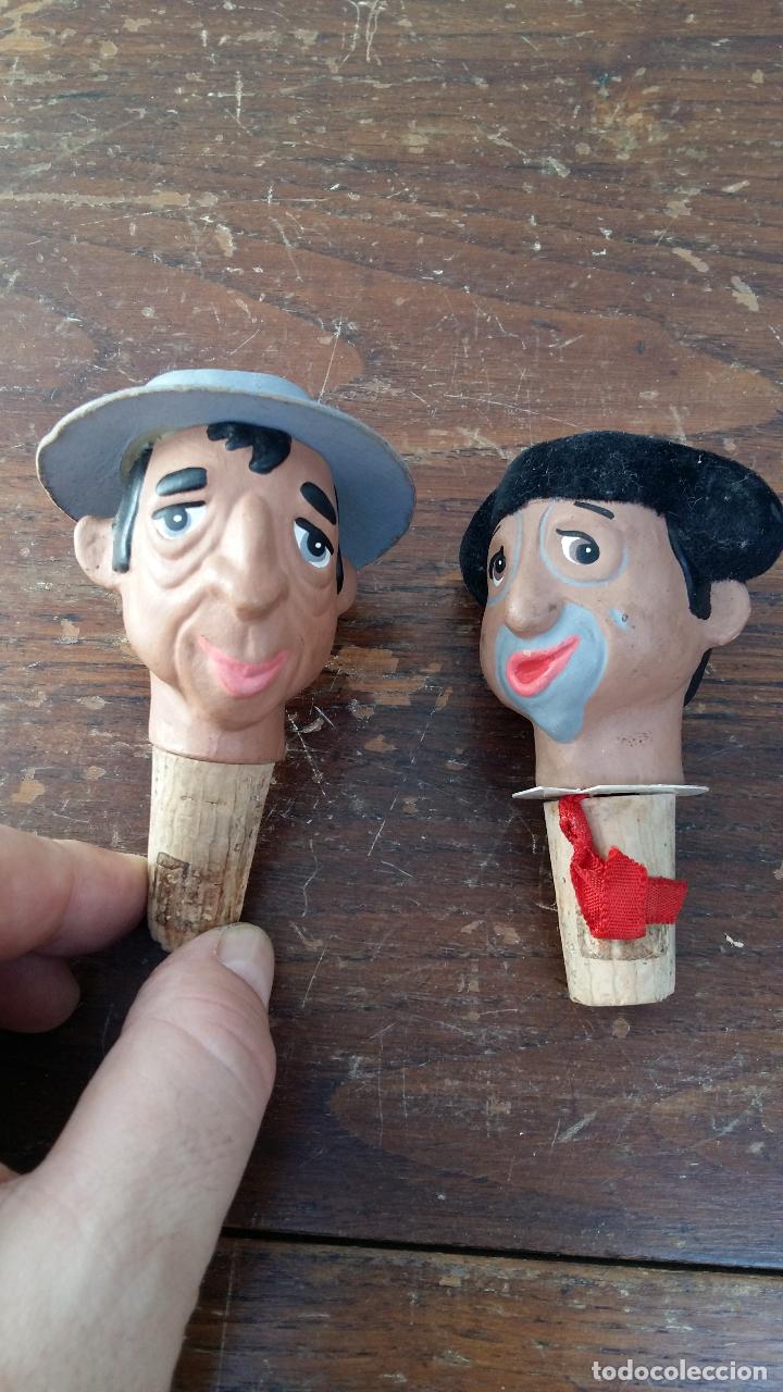 Botellas antiguas: DOS TAPONES DE CERAMICA PINTADA, TEMATICA TOROS. - Foto 1