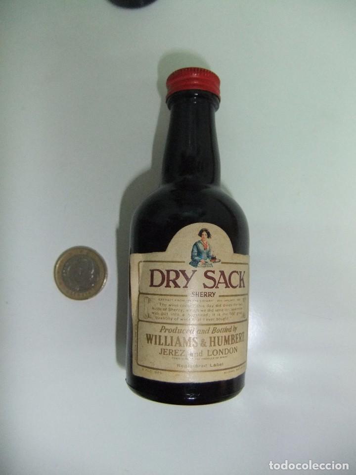 Botellas antiguas: botellita licor dry sack - Foto 1